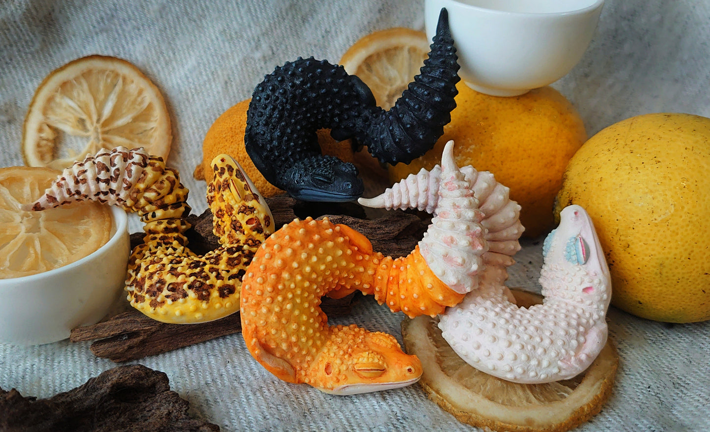 Gecko in Teacup Figurine - Leopard Gecko