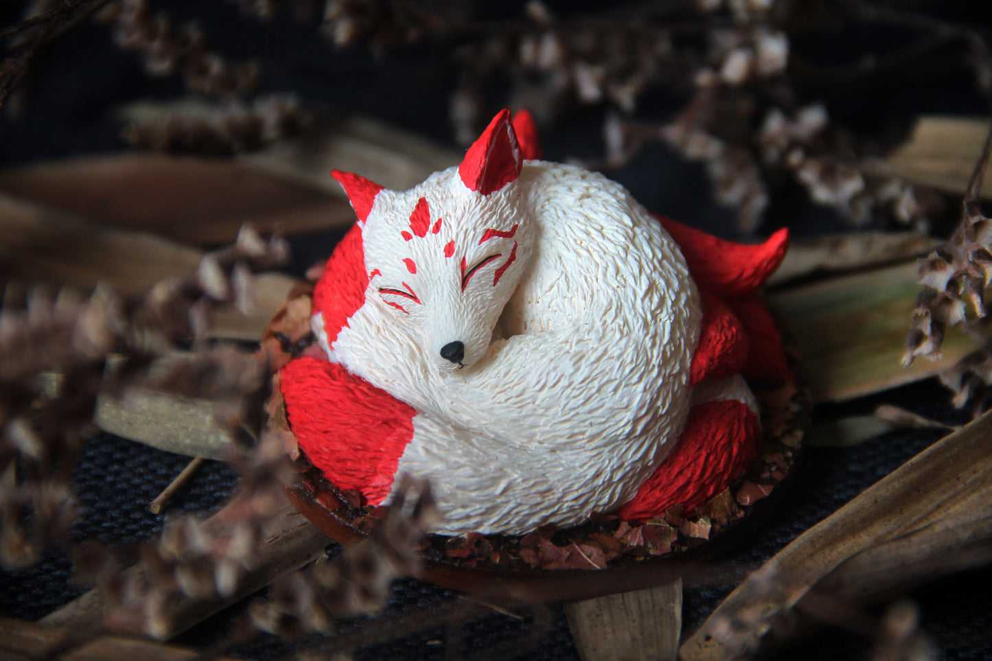 Nine Tailed Fox Figurine (Kurama / Gumiho) - Oinari White