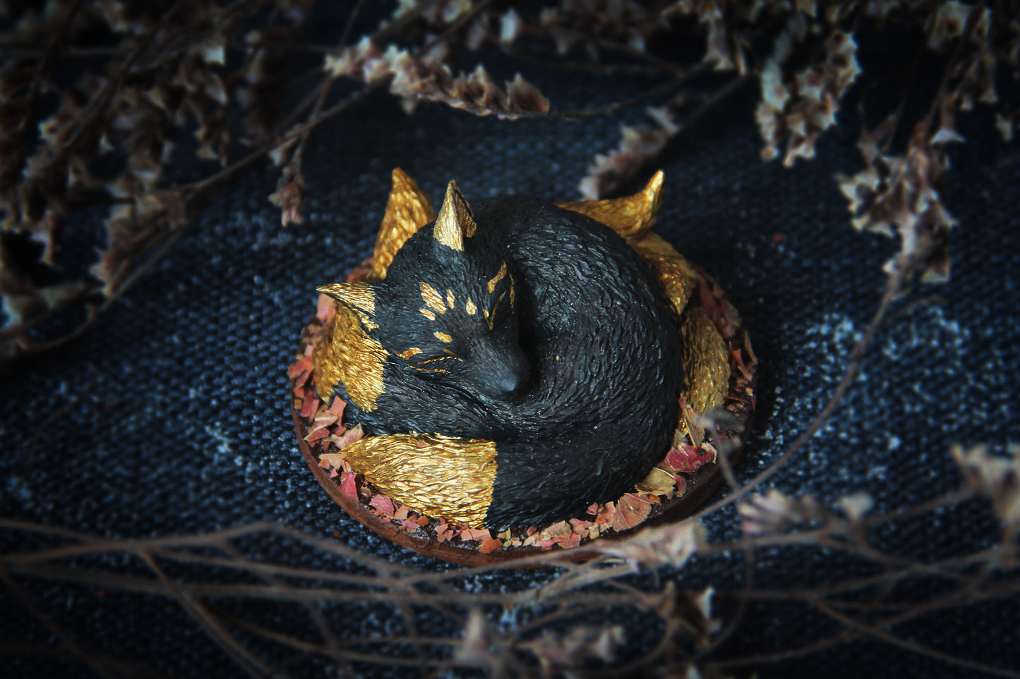 Nine Tailed Fox Figurine (Kurama / Gumiho) - Oinari Black