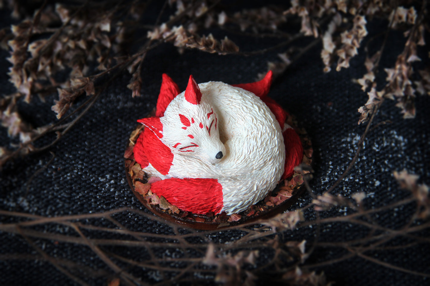 Nine Tailed Fox Figurine (Kurama / Gumiho) - Oinari White