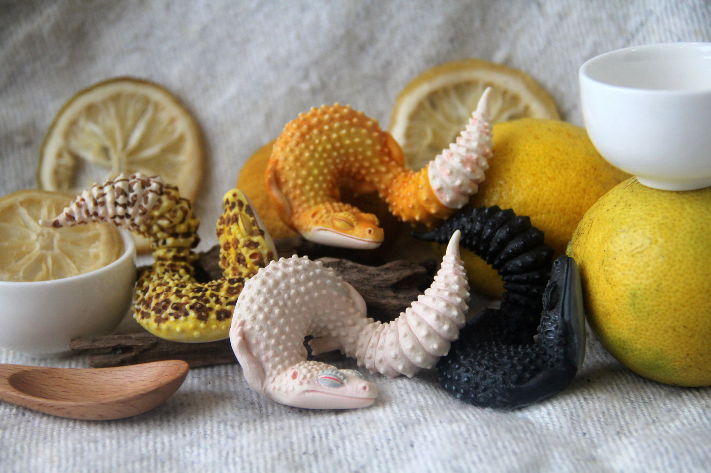 Gecko in Teacup Figurine - Leopard Gecko