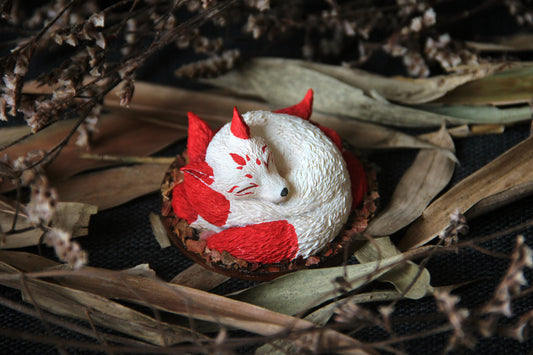 Nine Tailed Fox Figurine (Kurama / Gumiho) - Oinari White